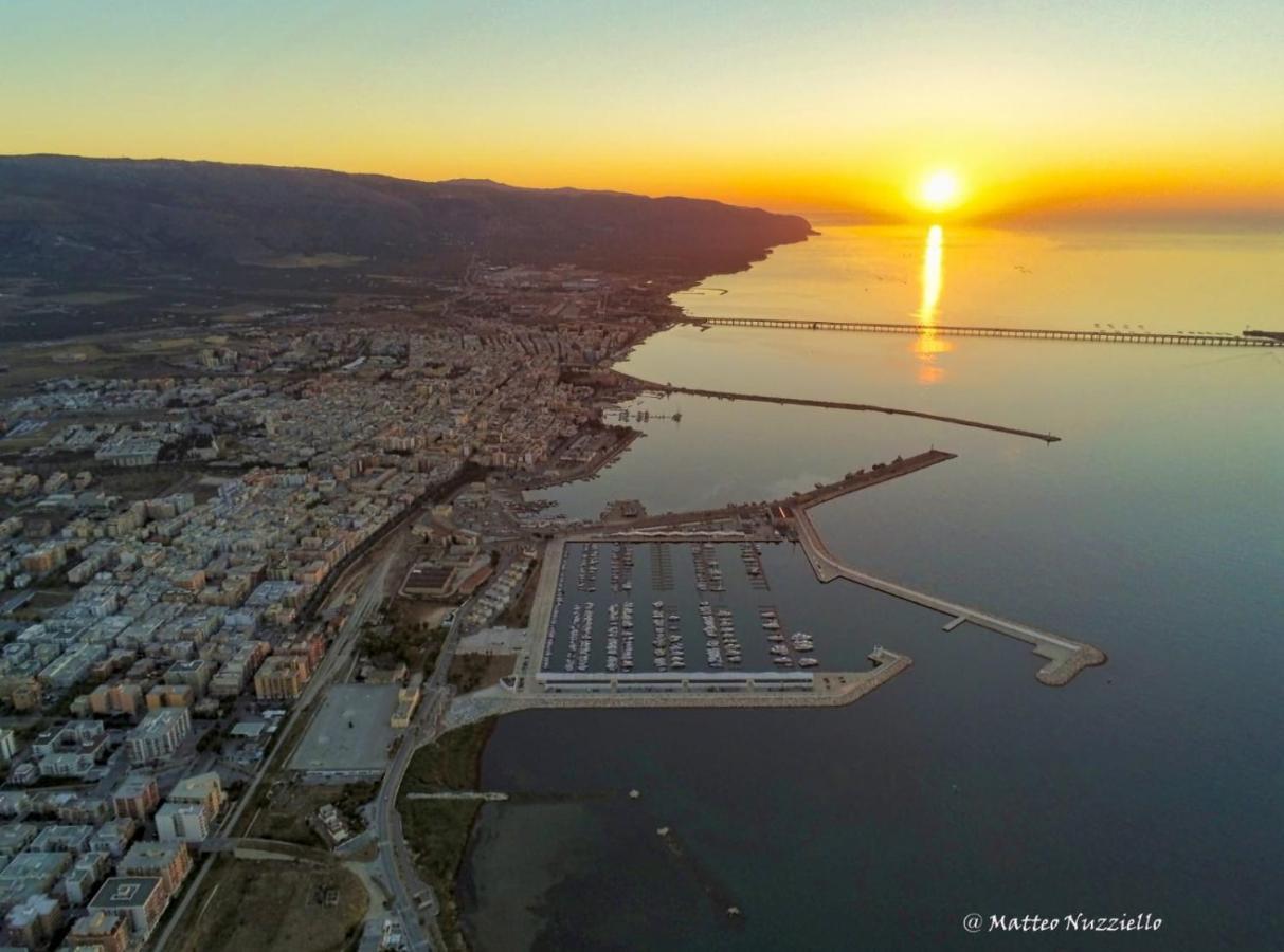 Marina Del Gargano Houseboat Hotel Manfredonia Buitenkant foto