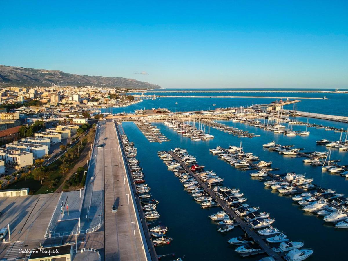 Marina Del Gargano Houseboat Hotel Manfredonia Buitenkant foto