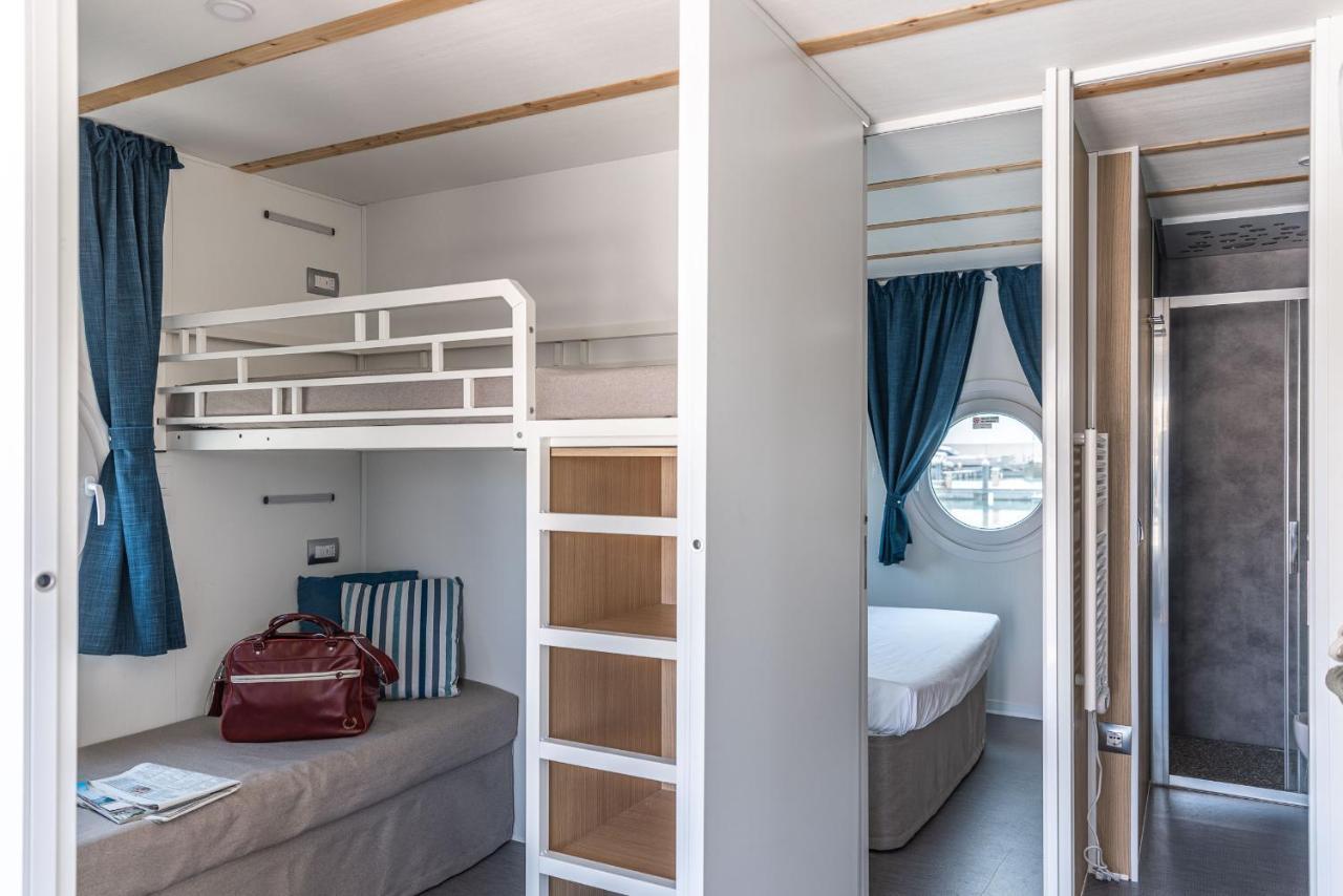 Marina Del Gargano Houseboat Hotel Manfredonia Buitenkant foto