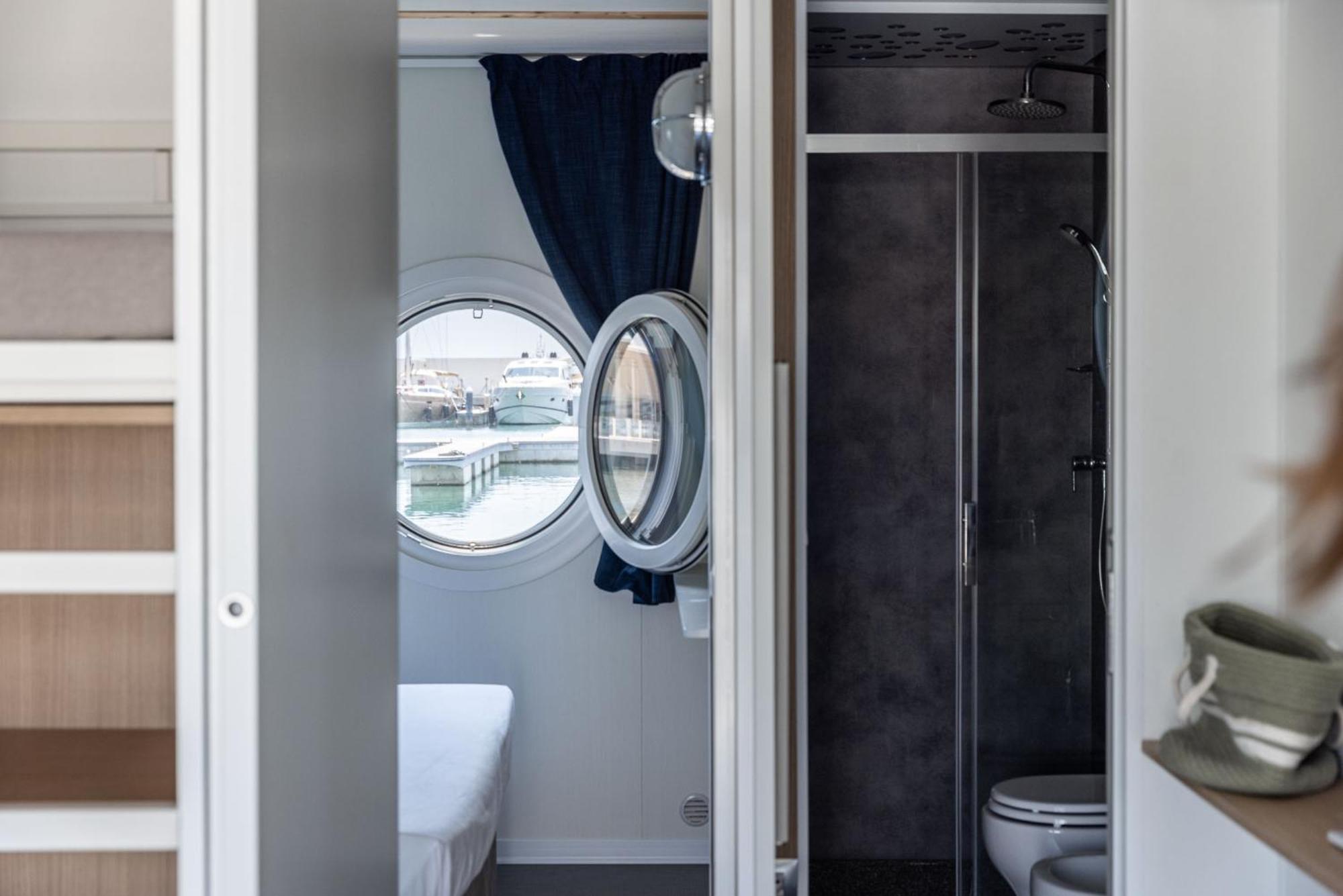 Marina Del Gargano Houseboat Hotel Manfredonia Buitenkant foto