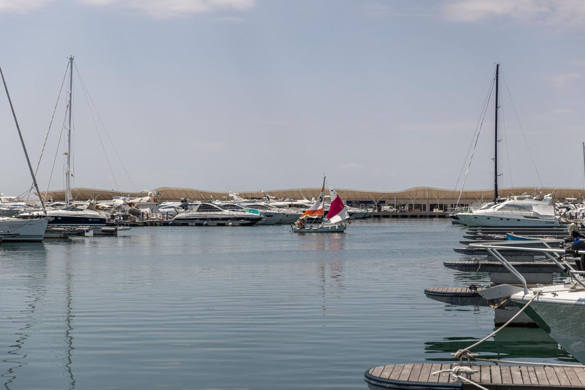 Marina Del Gargano Houseboat Hotel Manfredonia Buitenkant foto