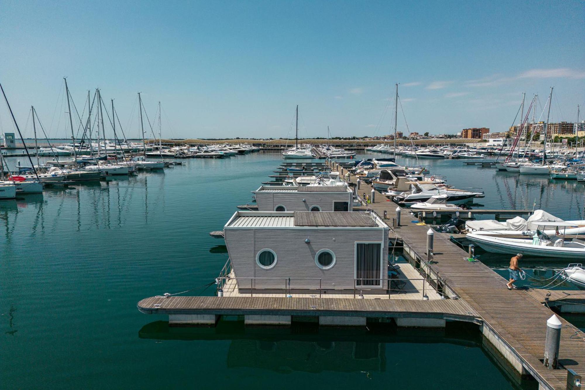 Marina Del Gargano Houseboat Hotel Manfredonia Buitenkant foto