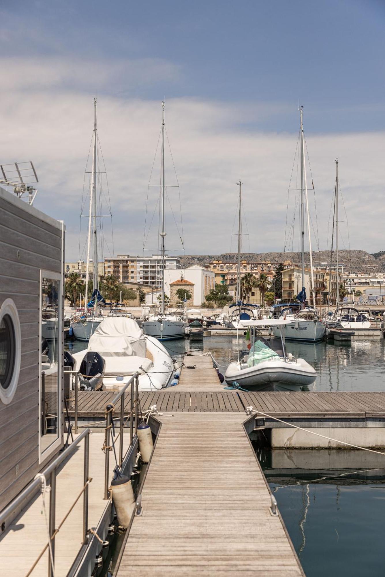 Marina Del Gargano Houseboat Hotel Manfredonia Buitenkant foto