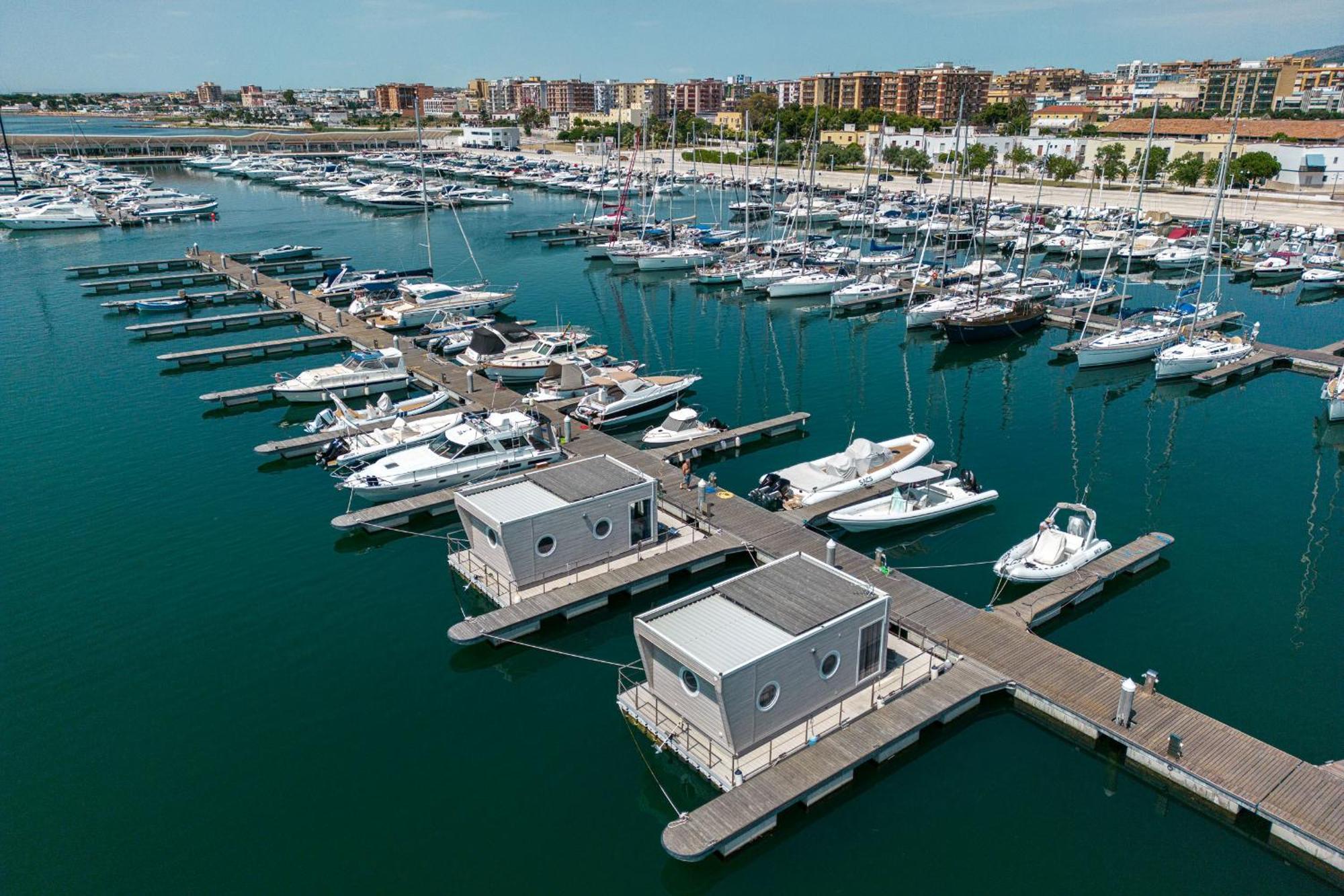 Marina Del Gargano Houseboat Hotel Manfredonia Buitenkant foto