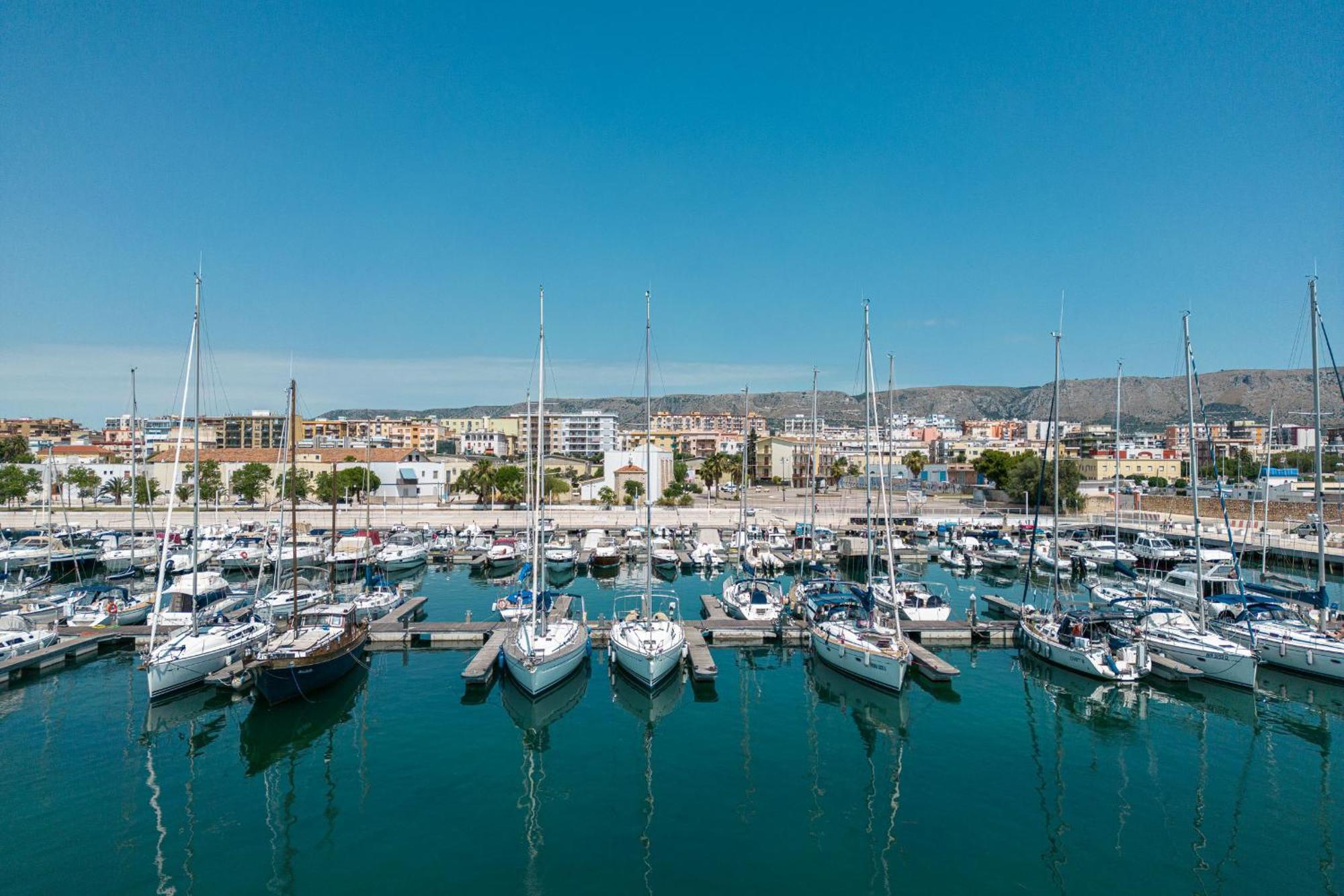 Marina Del Gargano Houseboat Hotel Manfredonia Buitenkant foto