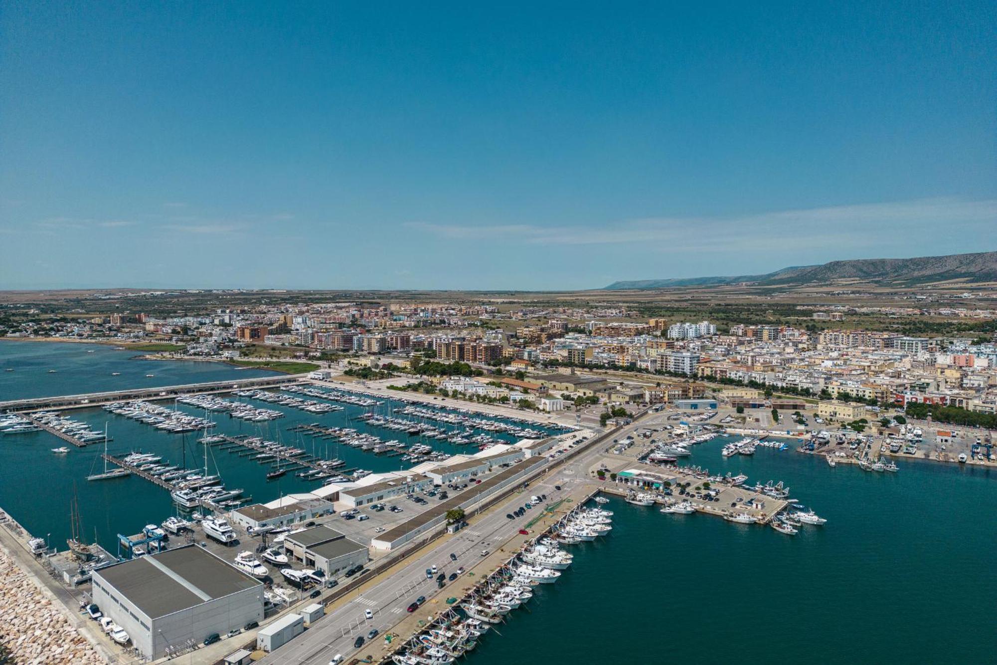 Marina Del Gargano Houseboat Hotel Manfredonia Buitenkant foto