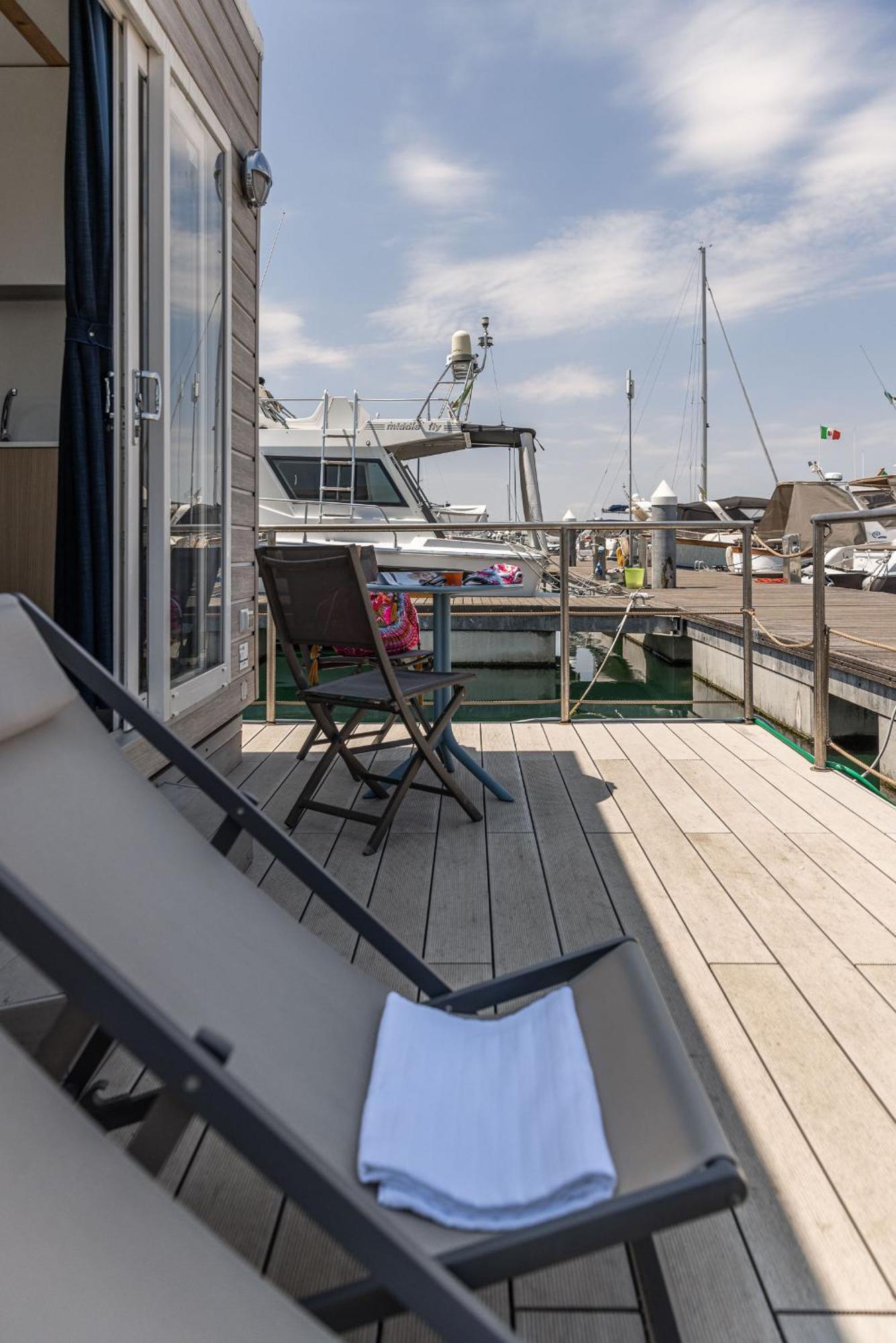 Marina Del Gargano Houseboat Hotel Manfredonia Buitenkant foto