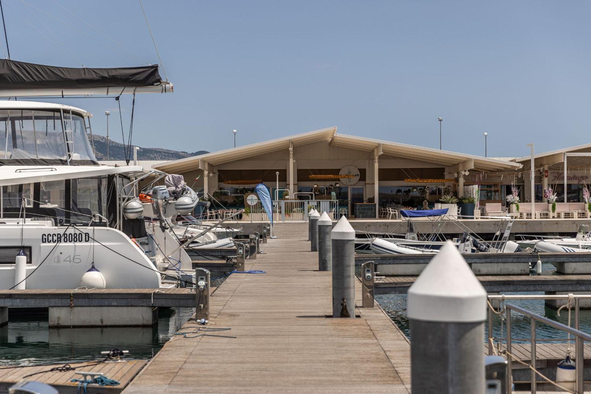Marina Del Gargano Houseboat Hotel Manfredonia Buitenkant foto