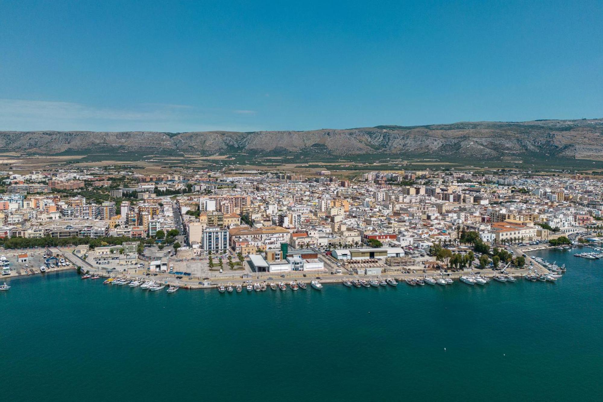 Marina Del Gargano Houseboat Hotel Manfredonia Buitenkant foto