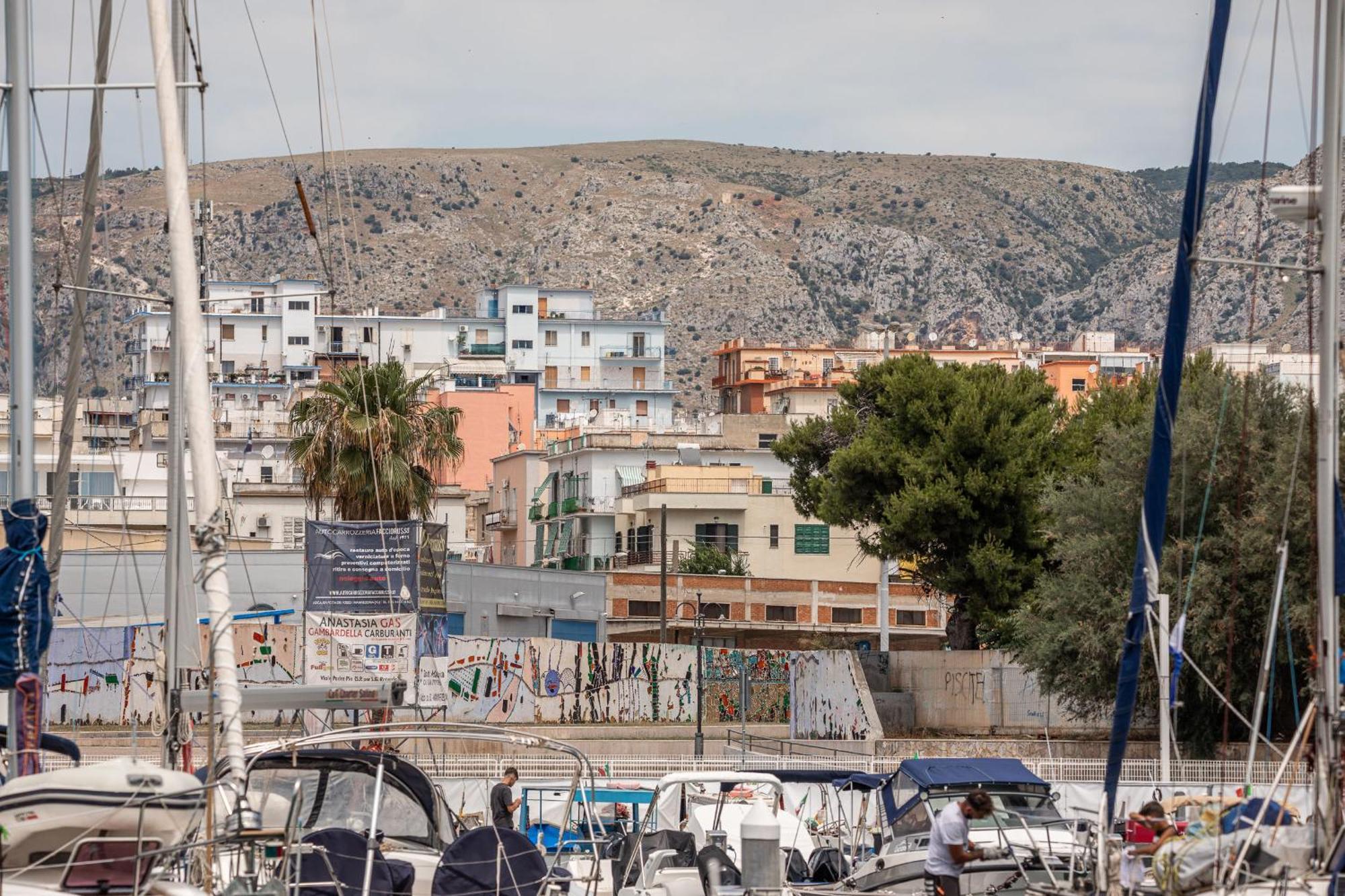 Marina Del Gargano Houseboat Hotel Manfredonia Buitenkant foto